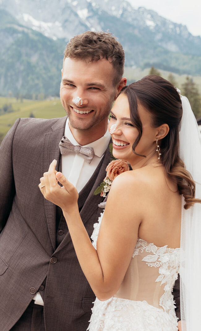 Elegantes Brautpaar bei exklusiver Hochzeit im Das Lakeside am Walchsee