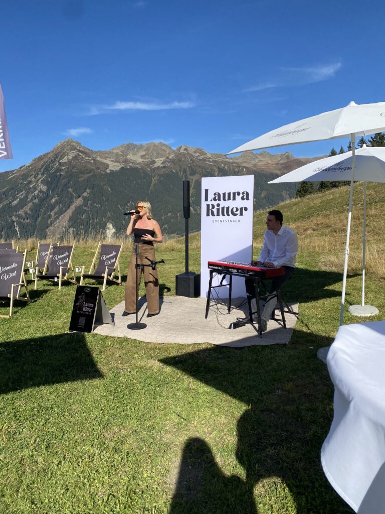 gefühlvolle Balladen bei einer romantischen Trauung, mitreißende Partyhits für eine ausgelassene Atmosphäre oder stimmungsvolle Begleitung für eine entspannte Day-Party mit Aperitif
